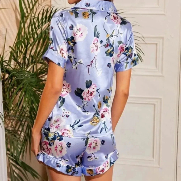 NEW! Satin “Flower Bouquet” Notch Collar PJ Set 💐 - Picture 4 of 5